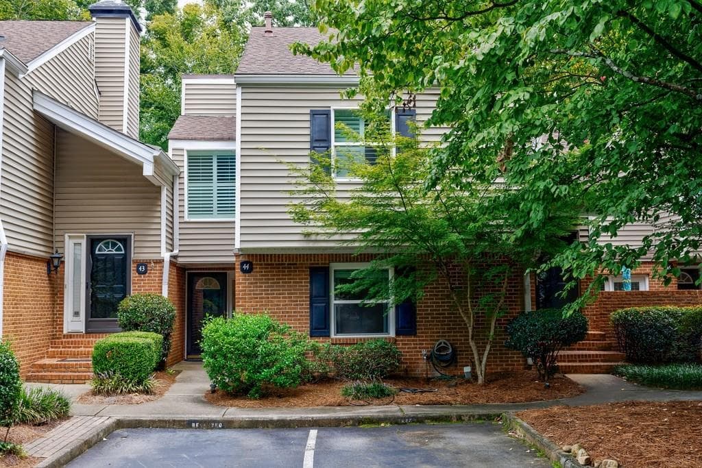2 bedroom, 2 bathroom, 1,900 sq ft condominium sold at 44 Dunwoody Springs Drive, Atlanta, GA 30328