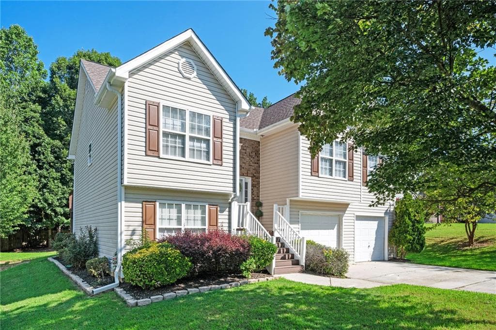 4 bedroom, 2 bathroom, 2,072 sq ft single family residence sold at 535 Aristocrat Drive, Loganville, GA 30052