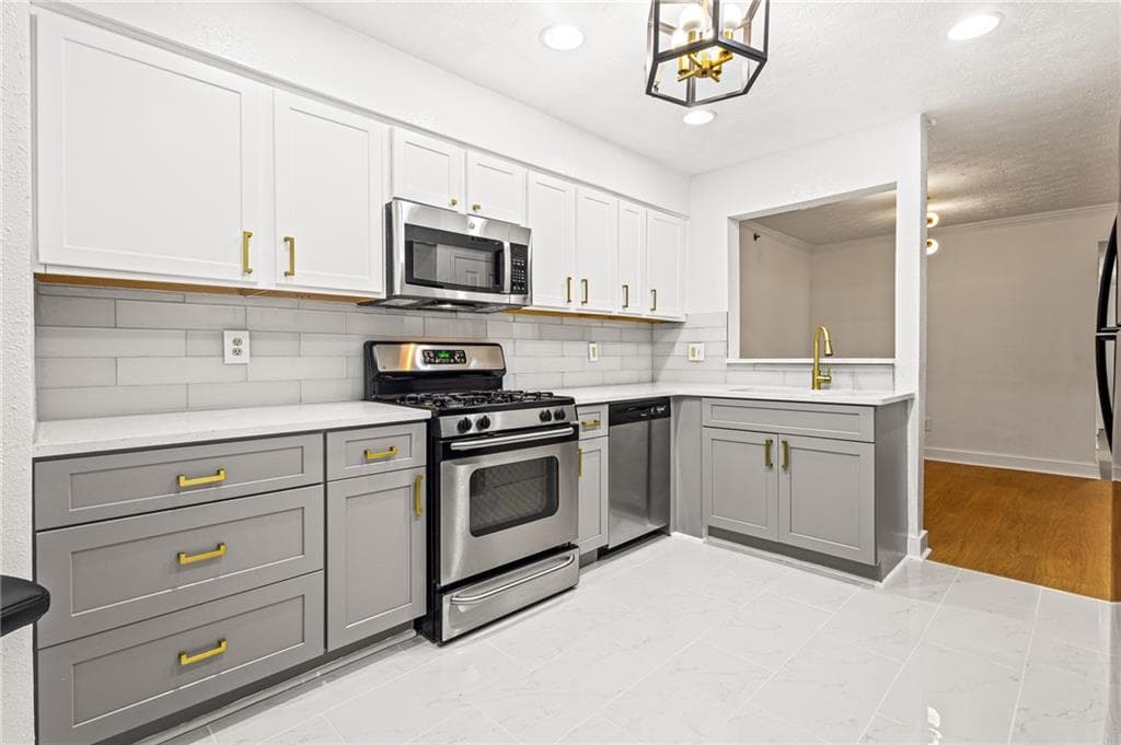2 bedroom, 2 bathroom, 1,236 sq ft condominium sold at 3901 Riverlook Parkway 102, Marietta, GA 30067