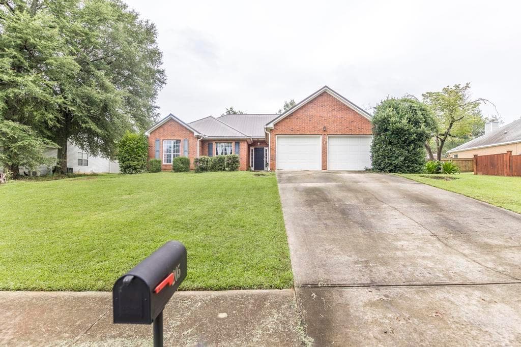 205 Woods Edge Way, Warner Robins, GA 31088 — most recent listing photo