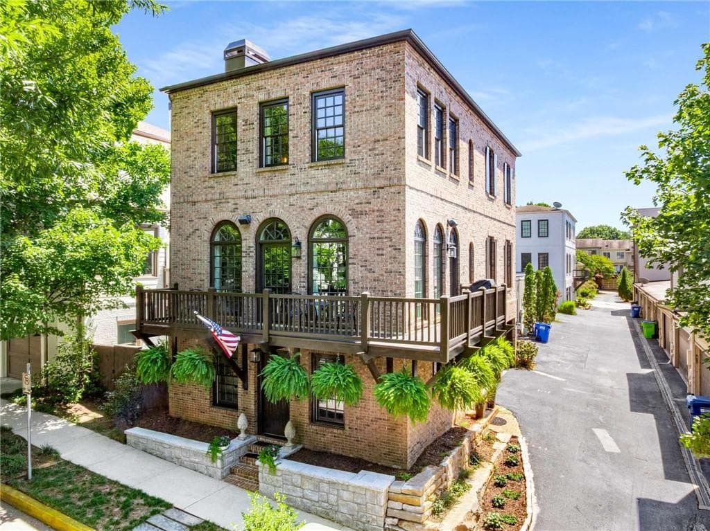 3 bedroom, 4 bathroom, 2,688 sq ft single family residence sold at 945 Benson Street, Atlanta, GA 30316