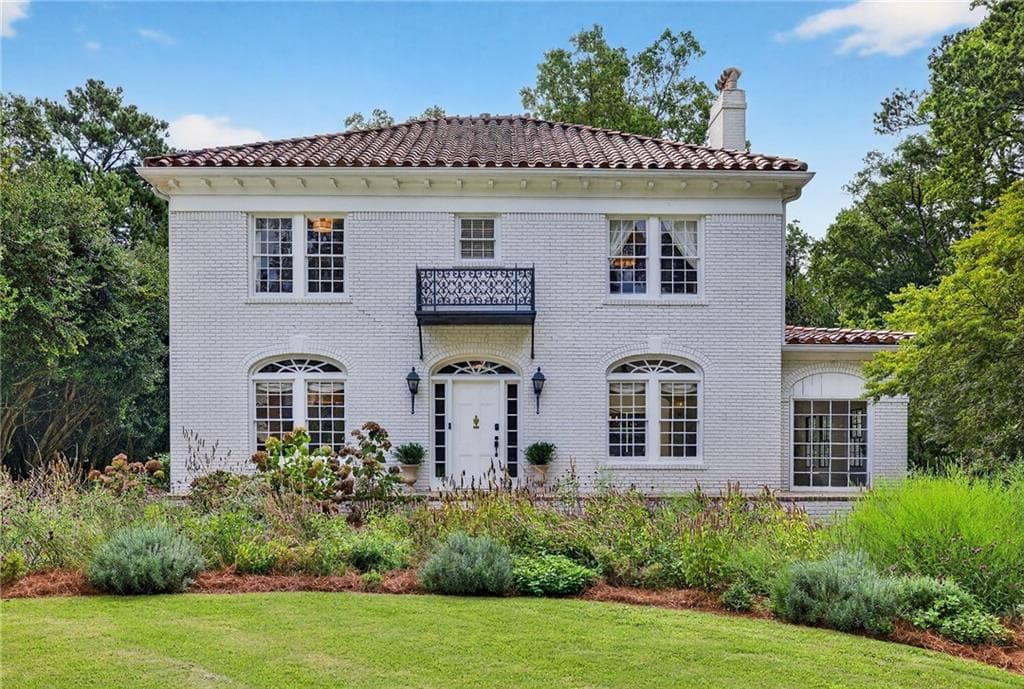 5 bedroom, 4 bathroom, 3,558 sq ft single family residence sold at 1001 Oxford Road, Atlanta, GA 30306