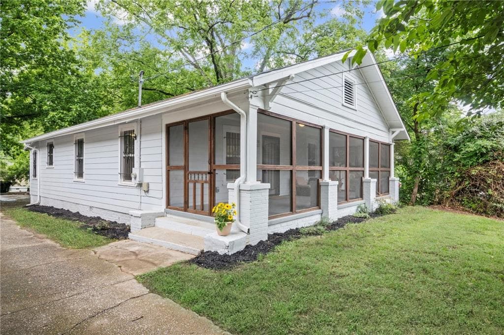 2 bedroom, 1 bathroom, 1,175 sq ft single family residence sold at 1591 Jonesboro Road, Atlanta, GA 30315
