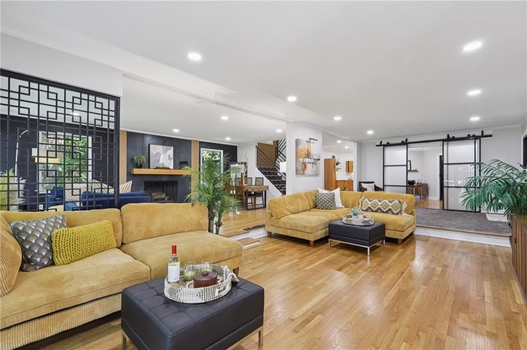 120 Huntcliff Point, Atlanta, GA 30350 — most recent listing photo