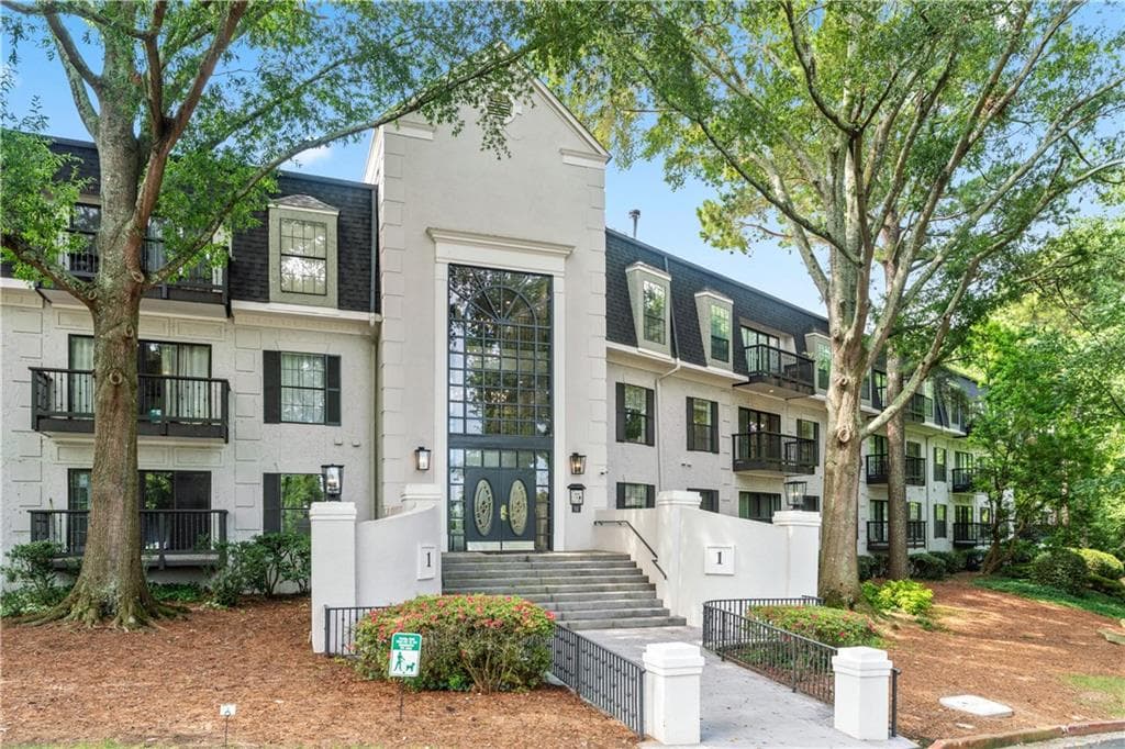 2 bedroom, 2 bathroom, 1,504 sq ft condominium sold at 1201 Pine Heights Drive, Atlanta, GA 30324