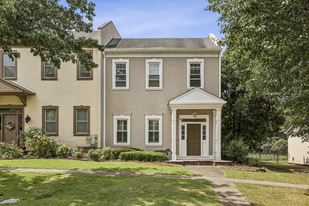 3 bedroom, 3 bathroom, 2,208 sq ft townhouse sold at 9410 Knollcrest Boulevard, Alpharetta, GA 30022