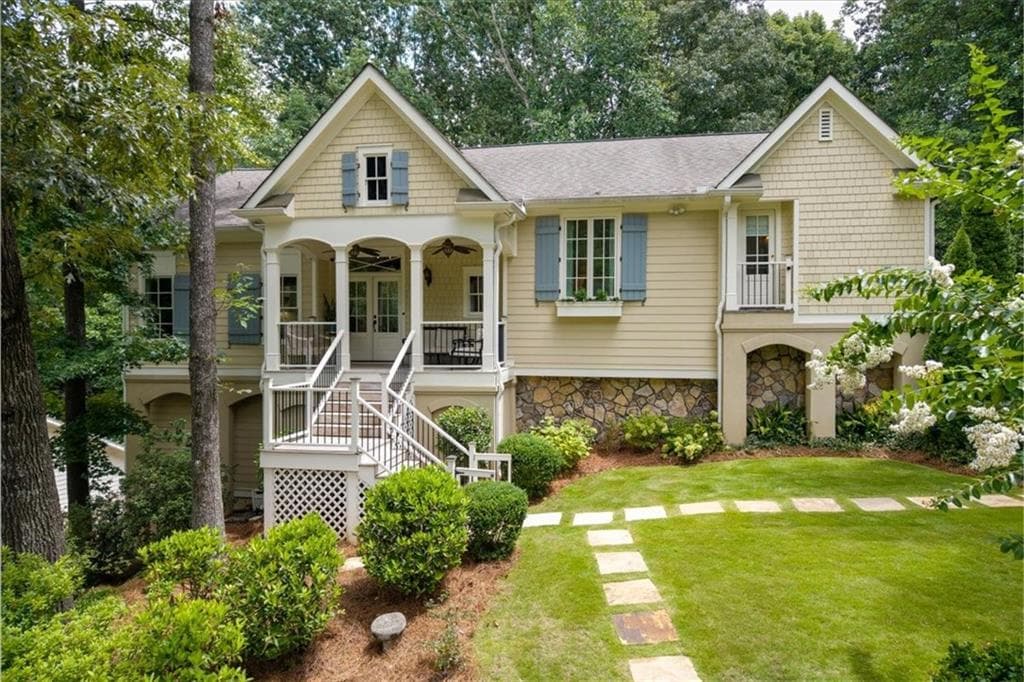 3 bedroom, 4 bathroom single family residence sold at 4449 Glengary Drive, Atlanta, GA 30342