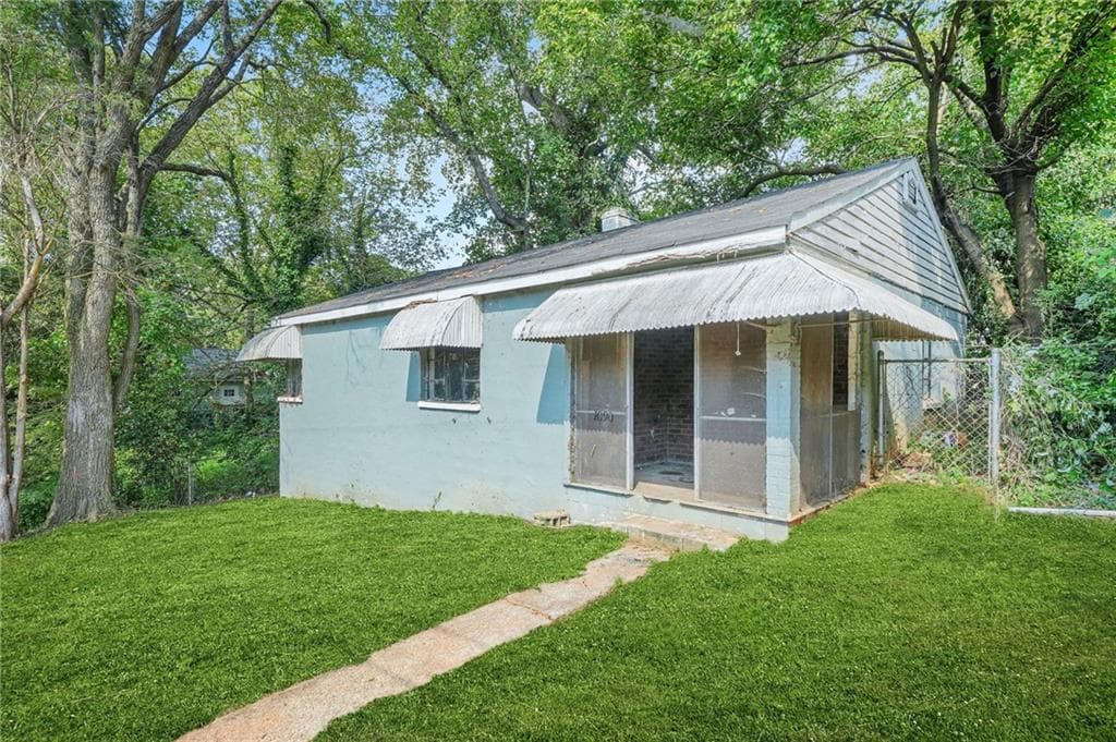 2 bedroom, 1 bathroom, 1,008 sq ft single family residence sold at 1090 Ira Street, Atlanta, GA 30310