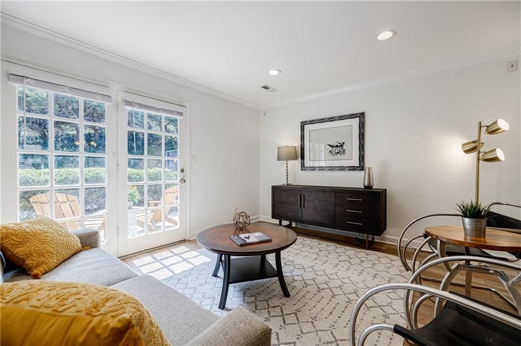 3 bedroom, 3 bathroom, 1,800 sq ft condominium sold at 1106 Hampton Way, Atlanta, GA 30324