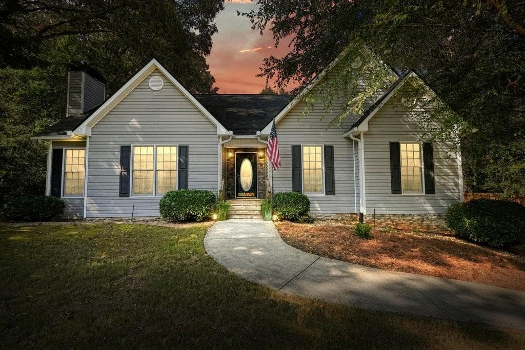 3 bedroom, 3 bathroom, 2,480 sq ft single family residence sold at 1124 Fieldstone Drive, Canton, GA 30114