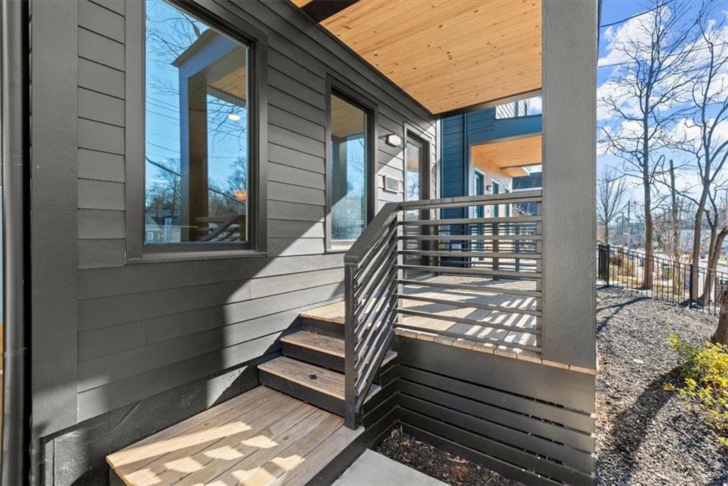 3 bedroom, 3 bathroom, 1,484 sq ft single family residence sold at 988 McDaniel Street, Atlanta, GA 30310
