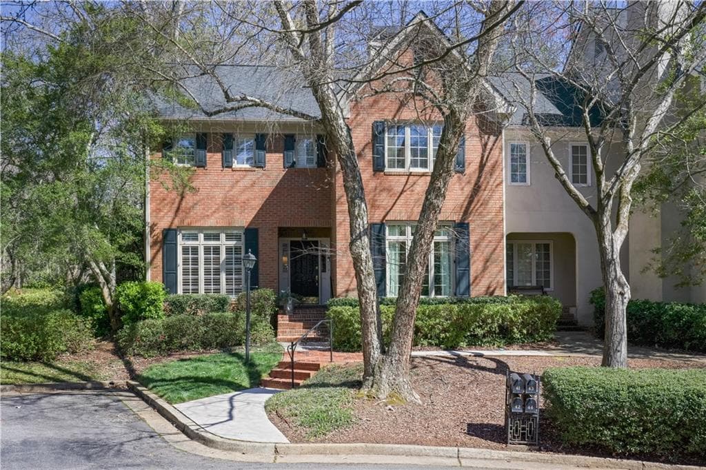 3 bedroom, 3 bathroom, 3,171 sq ft townhouse sold at 45 Paces West Drive, Atlanta, GA 30327