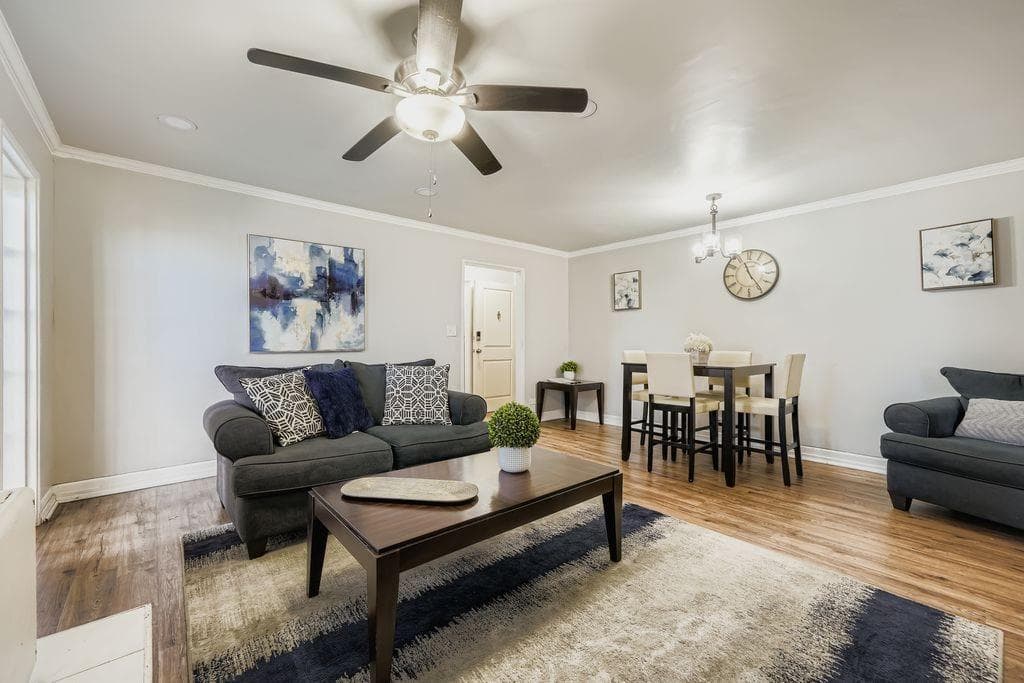 300 Peachtree Street 11I, Atlanta, GA 30308 — most recent listing photo