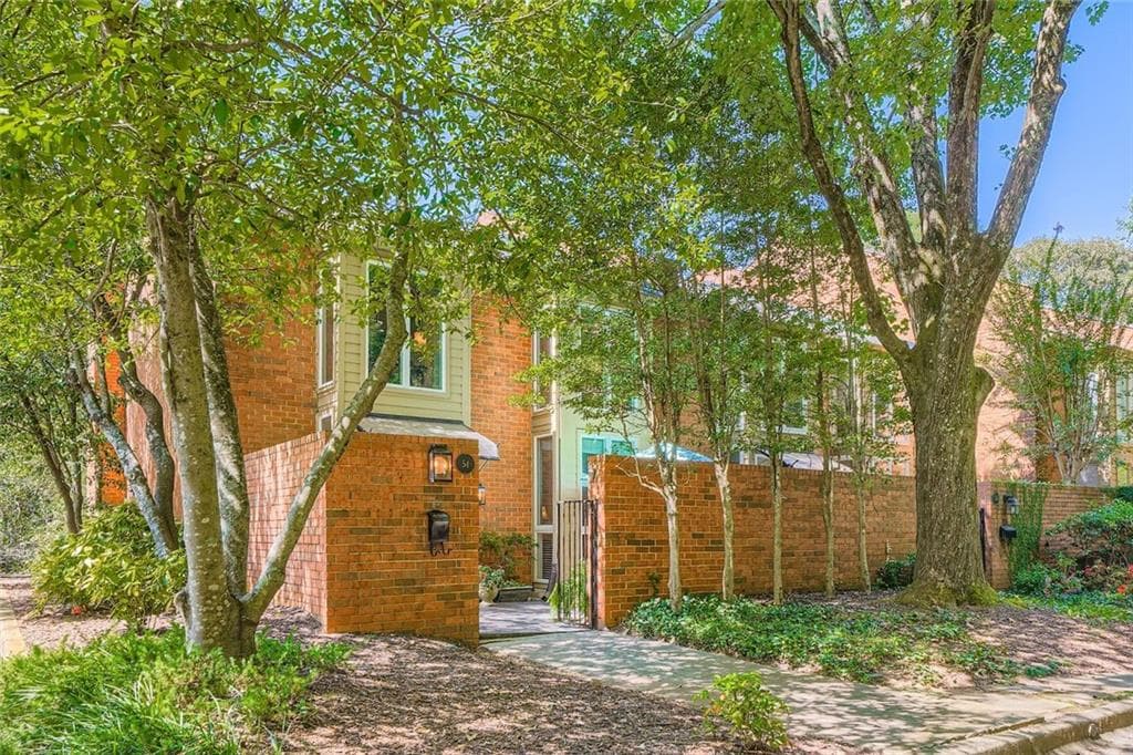 54 Willow Glen, Atlanta, GA 30342 — most recent listing photo