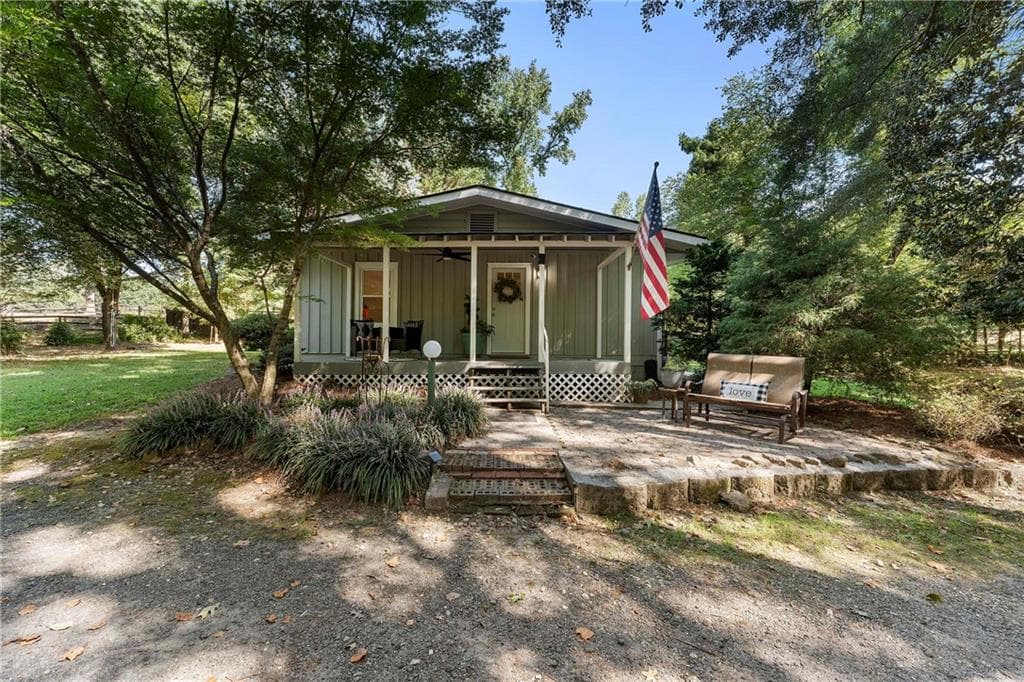 2 bedroom, 1 bathroom, 1,120 sq ft single family residence sold at 2340 Old Villa Rica Road, Powder Springs, GA 30127