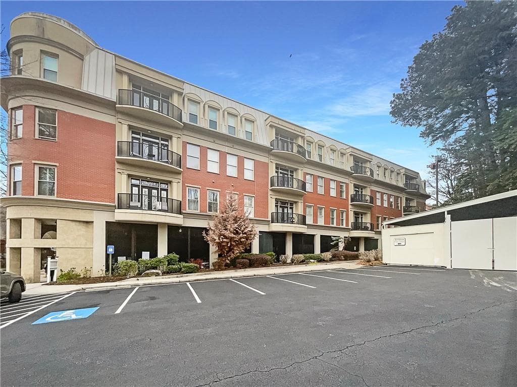 1 bedroom, 2 bathroom, 842 sq ft condominium sold at 560 Dutch Valley Road 2301, Atlanta, GA 30324
