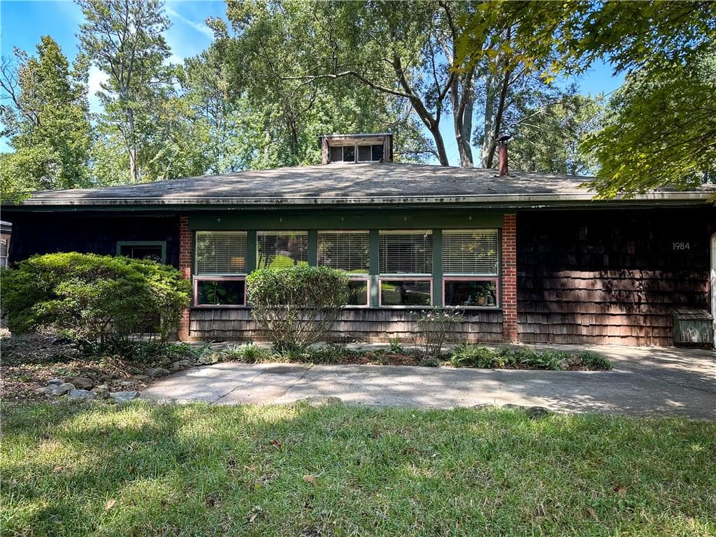 3 bedroom, 2 bathroom, 2,237 sq ft single family residence sold at 1984 Audubon Drive, Atlanta, GA 30329