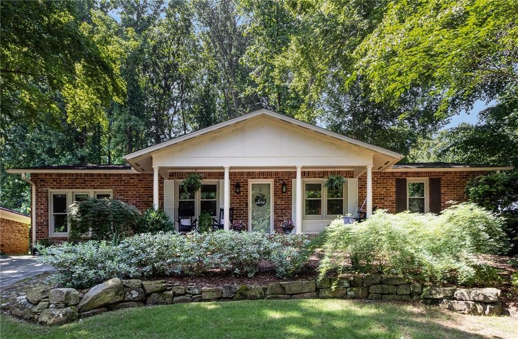 3 bedroom, 2 bathroom, 1,475 sq ft single family residence sold at 2264 Seaman Circle, Atlanta, GA 30341