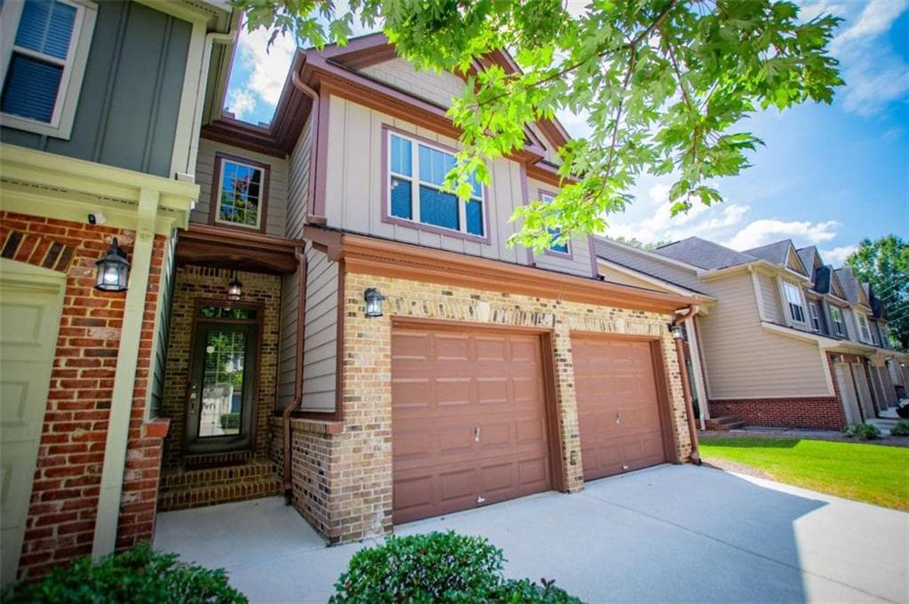 2 bedroom, 3 bathroom, 2,083 sq ft condominium sold at 105 Grampian Court 13, Marietta, GA 30008