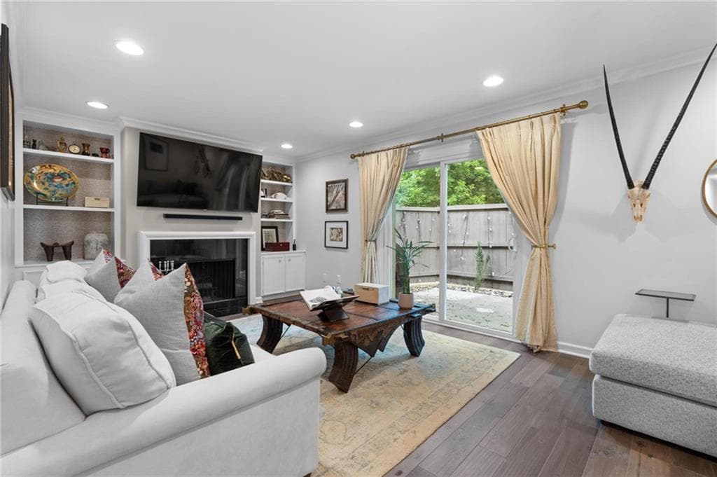 2 bedroom, 3 bathroom, 1,632 sq ft townhouse sold at 33 Ivy Trail, Atlanta, GA 30342