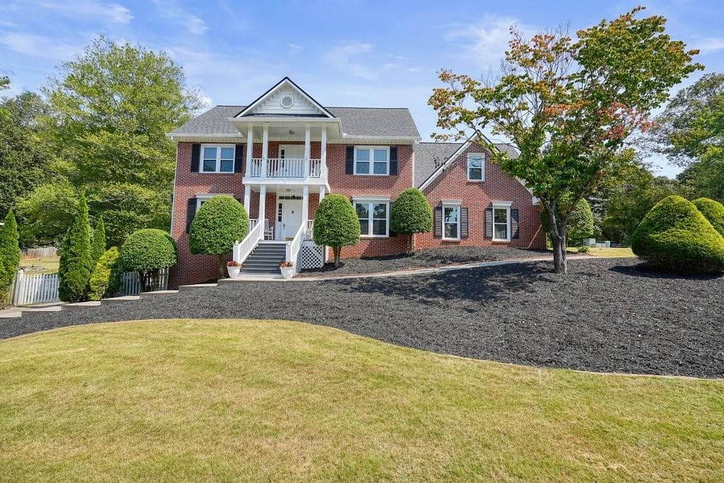 5 bedroom, 3 bathroom, 3,368 sq ft single family residence sold at 4937 Willow Creek Drive, Woodstock, GA 30188