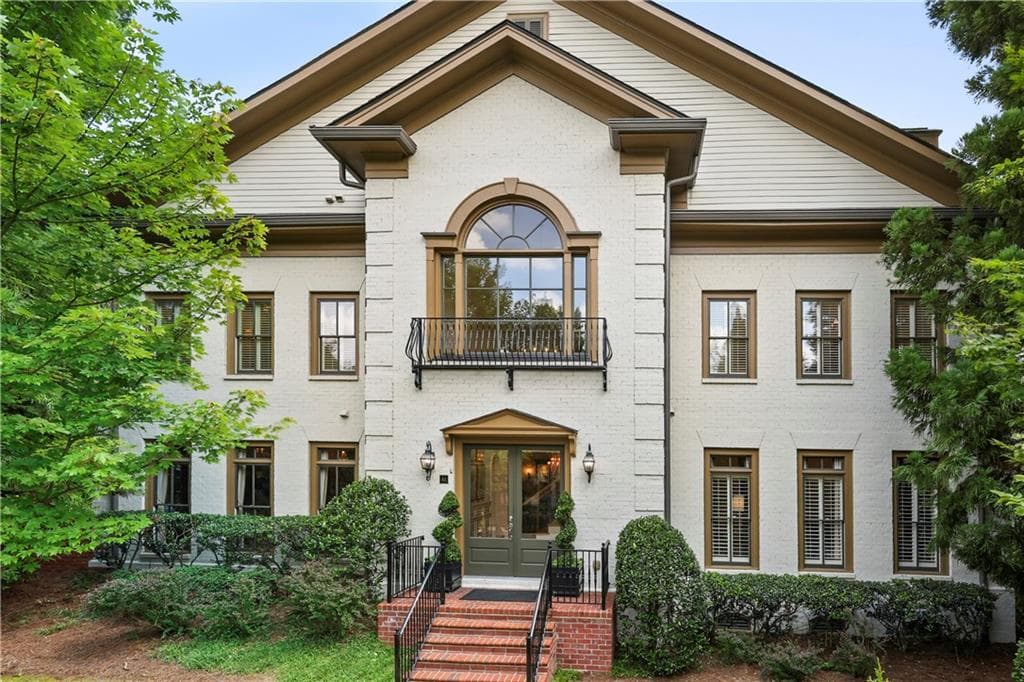 3 bedroom, 4 bathroom, 4,067 sq ft townhouse sold at 3127 Lenox Road 44, Atlanta, GA 30324