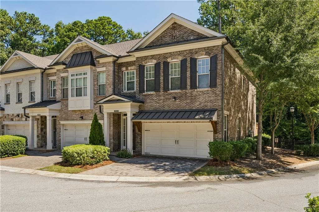 3 bedroom, 3 bathroom, 2,056 sq ft townhouse sold at 850 Canterbury Overlook, Atlanta, GA 30324