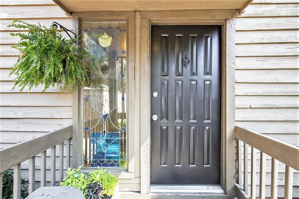 3 bedroom, 4 bathroom, 2,581 sq ft condominium sold at 4204 D'Youville Trace, Brookhaven, GA 30341