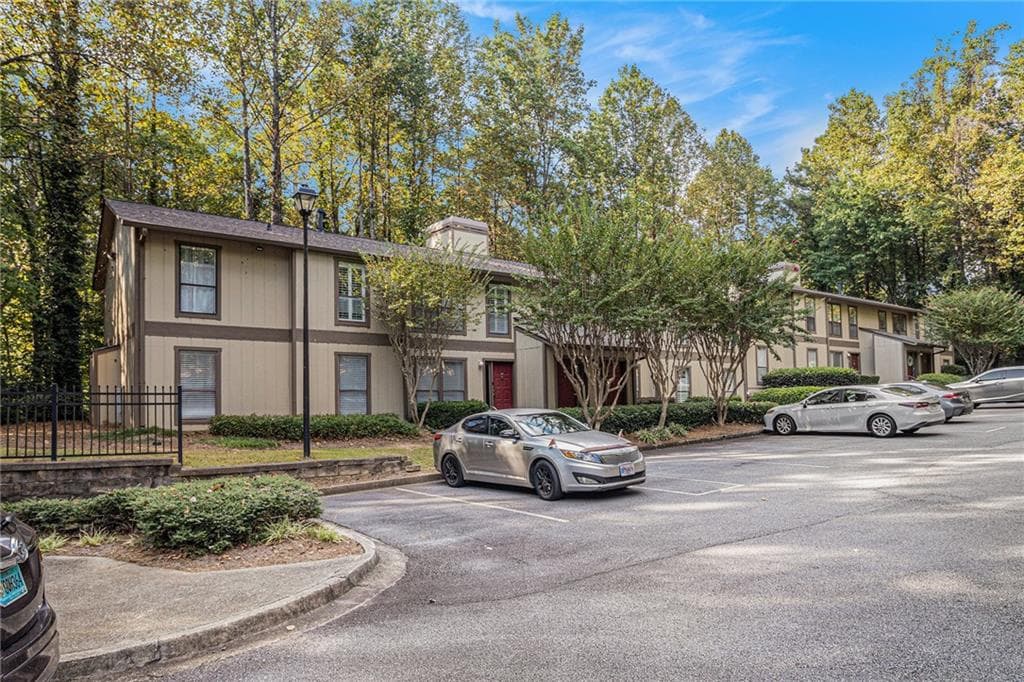 2 bedroom, 2 bathroom, 1,499 sq ft condominium sold at 1702 Woodcliff Drive, Atlanta, GA 30329