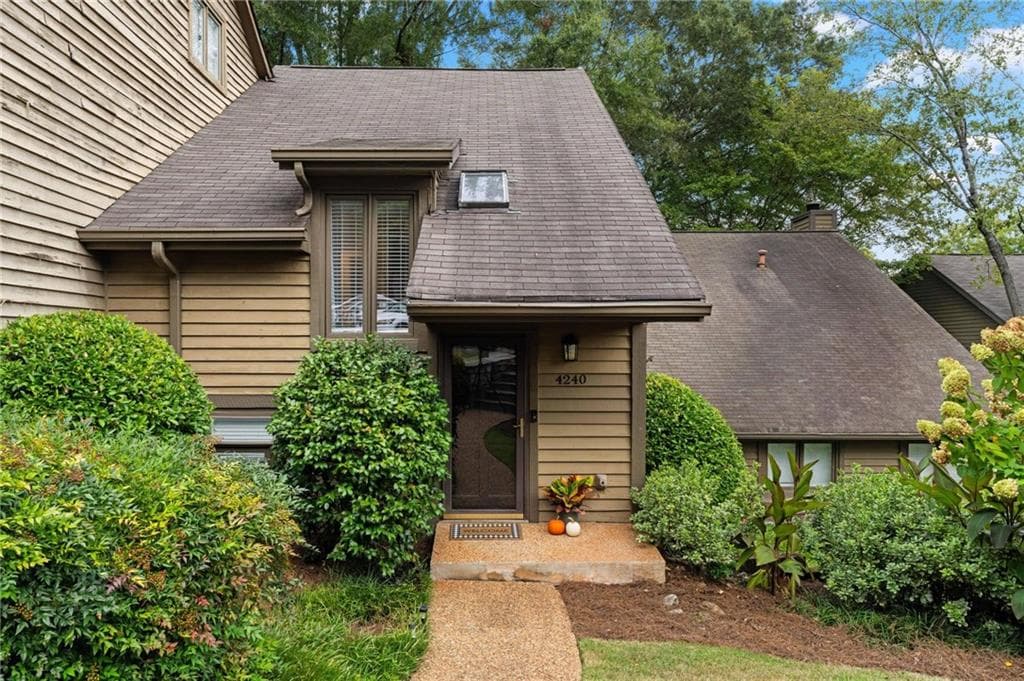 2 bedroom, 2 bathroom, 1,440 sq ft condominium sold at 4240 D'youville Trace, Brookhaven, GA 30341