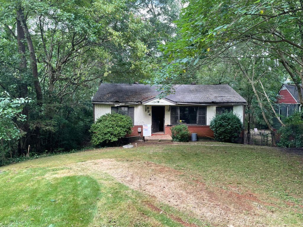 3 bedroom, 1 bathroom, 912 sq ft single family residence sold at 824 DELMAR Court, Atlanta, GA 30316