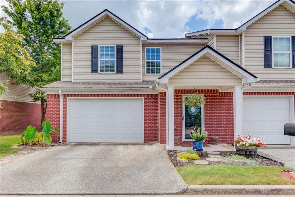 3 bedroom, 3 bathroom, 2,129 sq ft townhouse sold at 152 TARA COMMONS Drive, Loganville, GA 30052