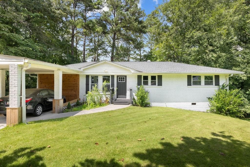 3 bedroom, 2 bathroom, 1,340 sq ft single family residence sold at 2060 Hallmark Court, Atlanta, GA 30316