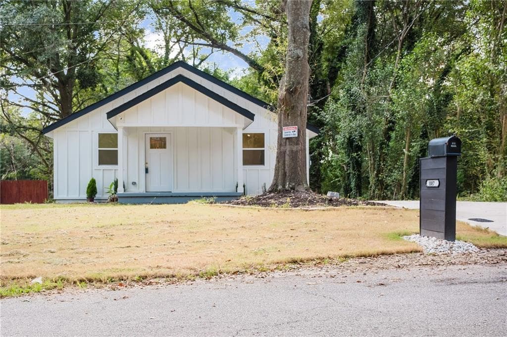 2 bedroom, 1 bathroom, 979 sq ft single family residence sold at 1087 Hillcrest Drive, Atlanta, GA 30316