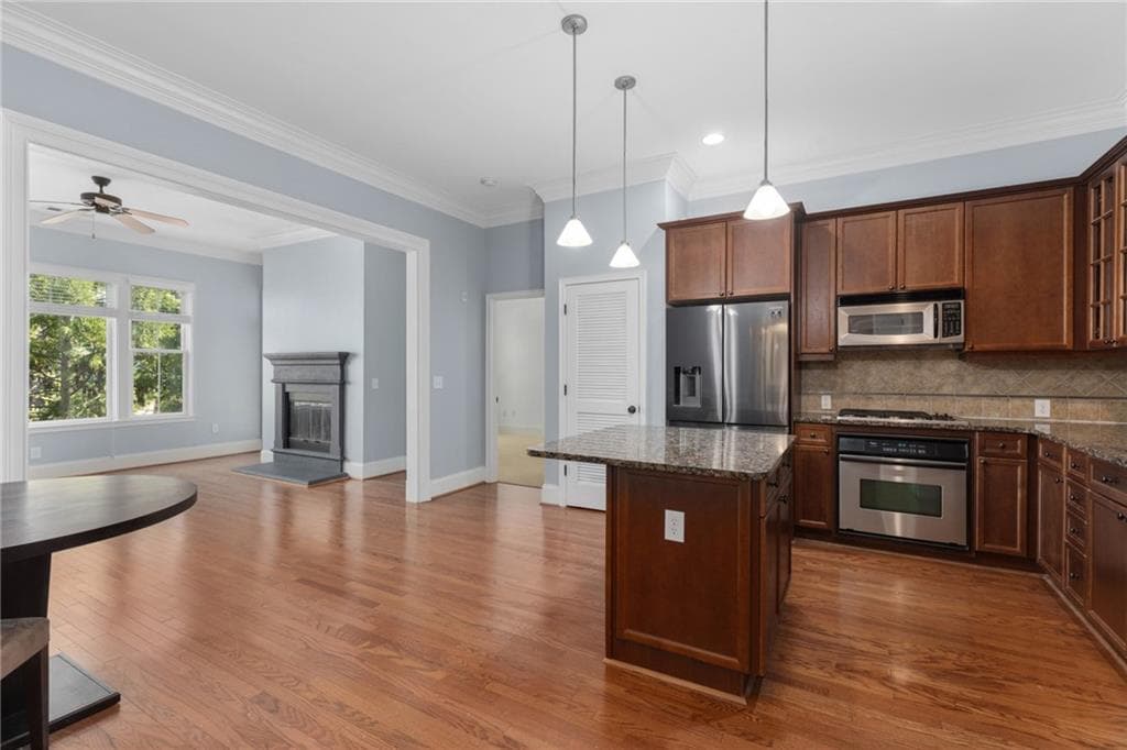 2 bedroom, 2 bathroom, 1,164 sq ft condominium sold at 11 Perimeter Center 1404, Atlanta, GA 30346