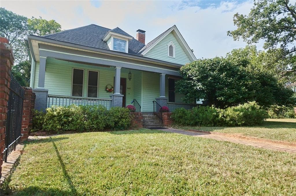 4 bedroom, 3 bathroom, 3,051 sq ft single family residence sold at 665 QUEEN Street, Atlanta, GA 30310