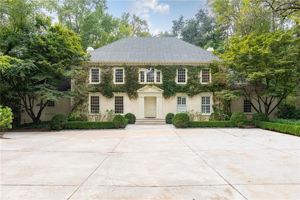 4 bedroom, 6 bathroom, 4,526 sq ft single family residence sold at 170 W Paces Ferry Road, Atlanta, GA 30305