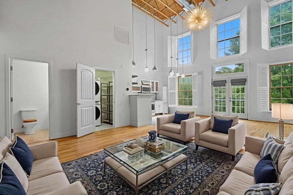 2 bedroom, 2 bathroom, 1,542 sq ft condominium sold at 1727 Liberty Lane, Roswell, GA 30075