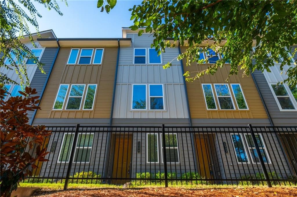 3 bedroom, 4 bathroom, 1,600 sq ft townhouse sold at 1529 Layton Lane, Atlanta, GA 30318