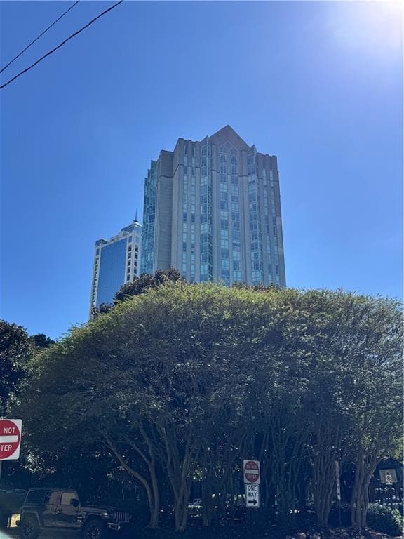 1 bedroom, 1 bathroom, 807 sq ft condominium sold at 2870 Pharr Court South 1609, Atlanta, GA 30305