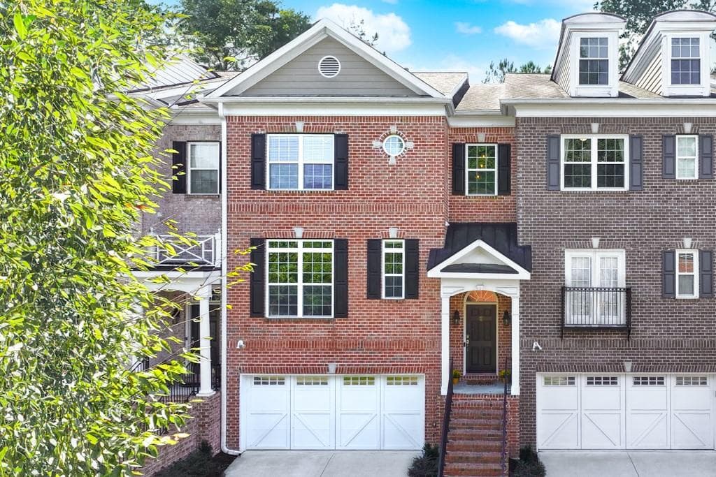 3 bedroom, 4 bathroom, 2,815 sq ft townhouse sold at 12856 Deer Park Lane, Alpharetta, GA 30004