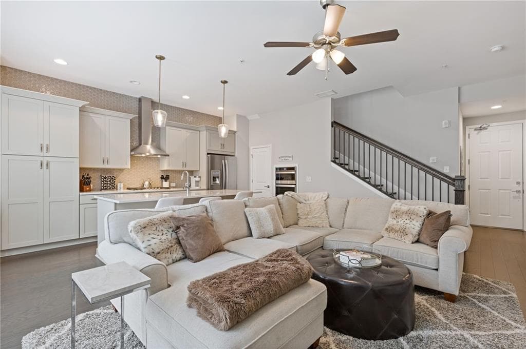 1 bedroom, 2 bathroom, 1,018 sq ft condominium sold at 6609 Sterling Drive, Atlanta, GA 30328