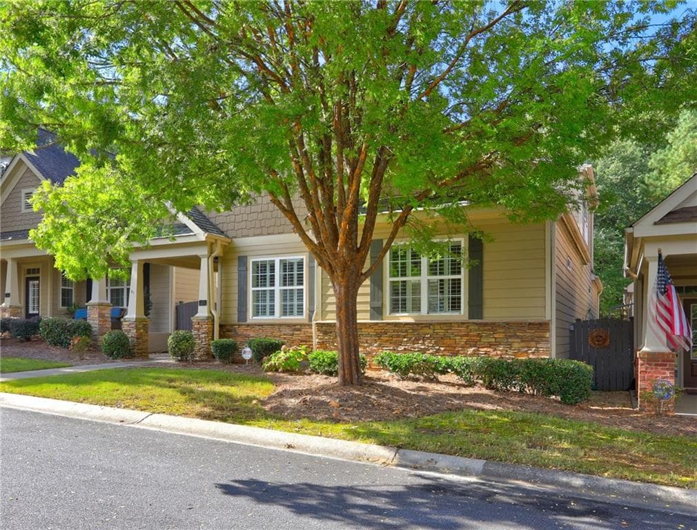 3 bedroom, 3 bathroom, 2,100 sq ft single family residence sold at 344 Glens Way, Woodstock, GA 30188
