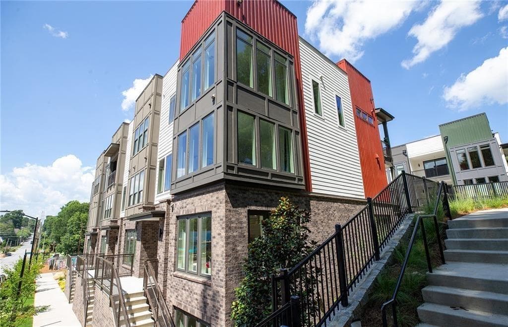 2 bedroom, 2 bathroom, 1,718 sq ft condominium sold at 403 Pratt Drive 1001, Atlanta, GA 30315