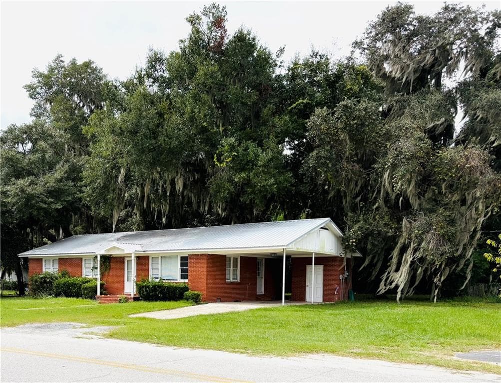 3 bedroom, 2 bathroom, 1,350 sq ft single family residence for sale at 801 Jackson Street, Darien, GA 31305