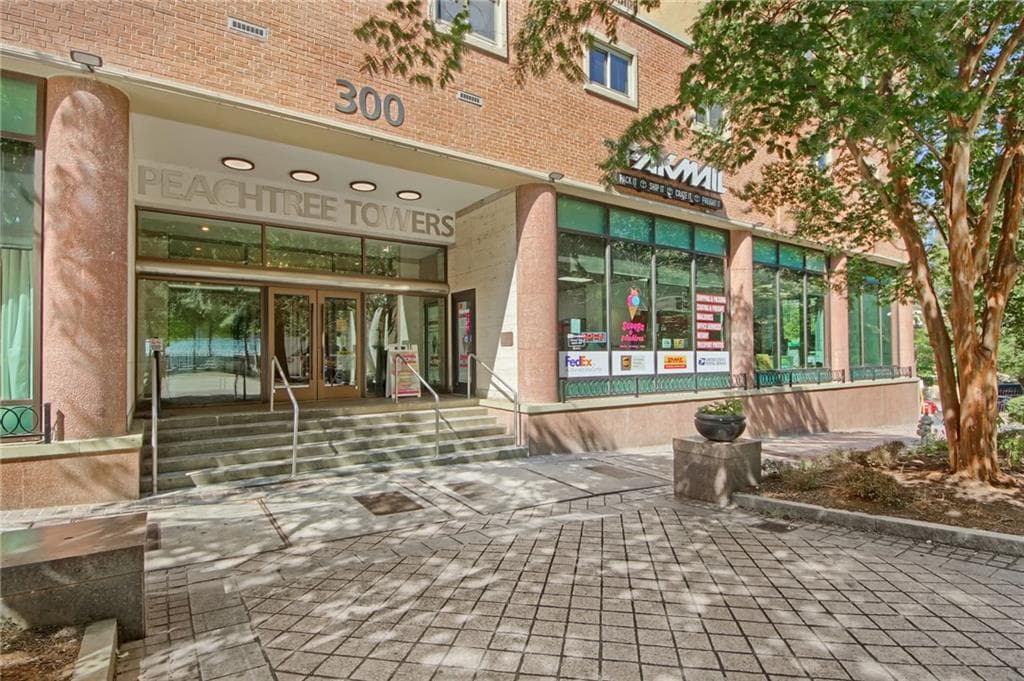 1 bedroom, 1 bathroom, 721 sq ft condominium sold at 300 W Peachtree St 21 E, Atlanta, GA 30332