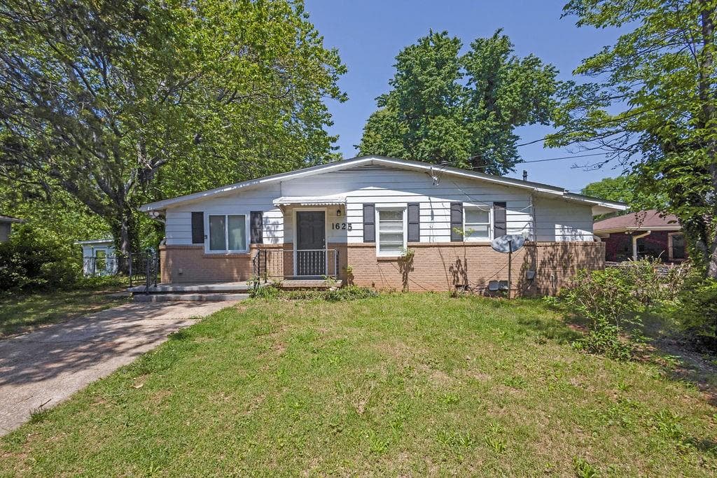 4 bedroom, 2 bathroom, 1,327 sq ft single family residence sold at 1625 Flintwood Drive, Atlanta, GA 30316