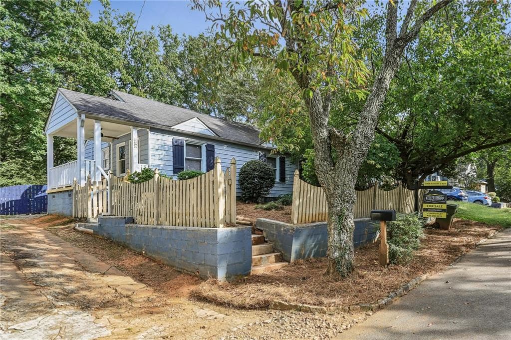 2 bedroom, 1 bathroom, 696 sq ft single family residence sold at 474 Glenwood Place, Atlanta, GA 30316