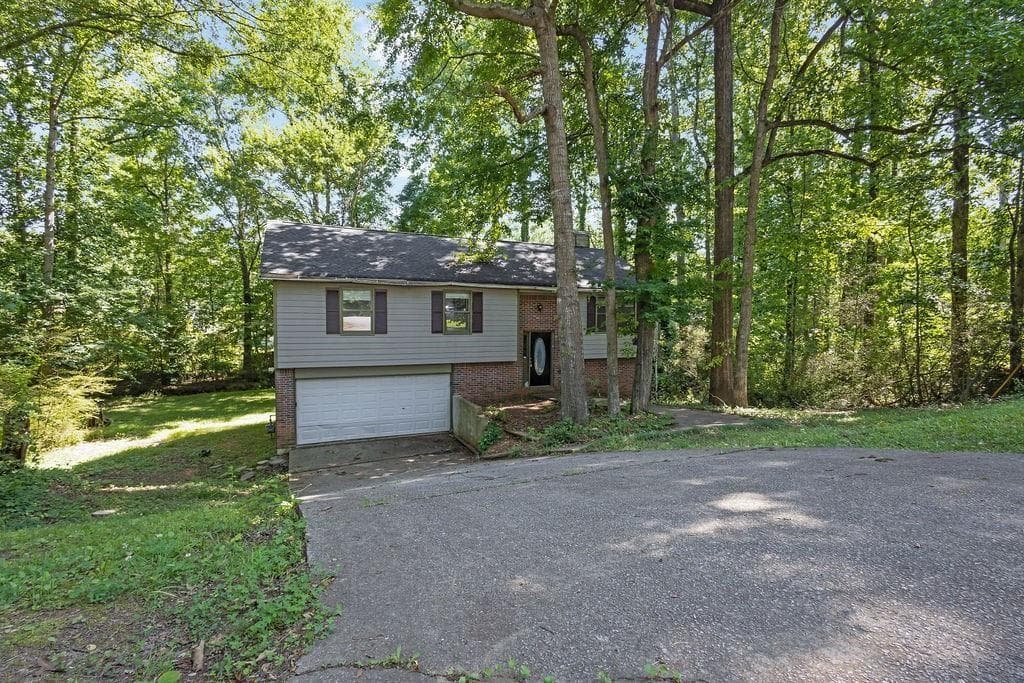 3 bedroom, 2 bathroom, 1,497 sq ft single family residence for sale at 3189 Glen Hollow Drive, Rex, GA 30273