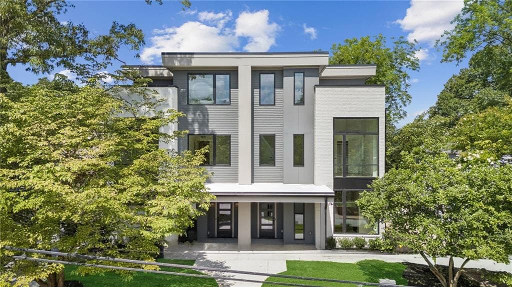 4 bedroom, 4 bathroom, 2,926 sq ft townhouse sold at 81 Walthall Street B, Atlanta, GA 30316